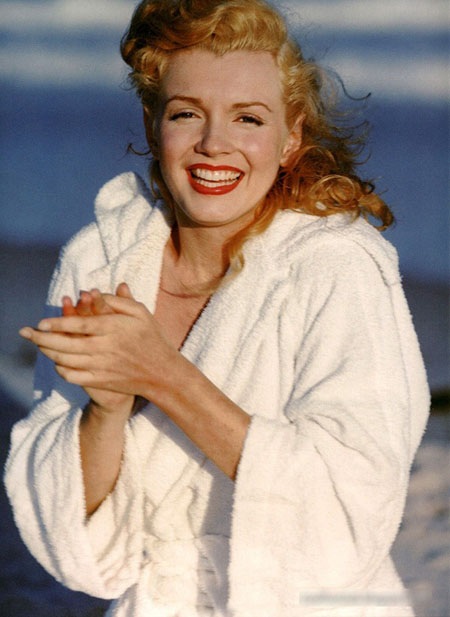 Những khoảnh khắc gây sốt của "biểu tượng sex" Marilyn Monroe - 15 Monroe bắt đầu sự nghiệp người mẫu, rồi bước tới với điện ảnh.