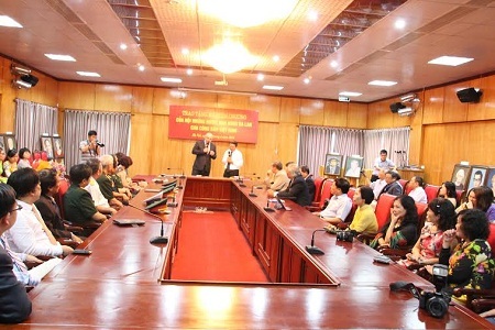 Ba Lan trao Huy chương Hữu nghị cho 9 người Việt Nam - 3 Ba Lan trao Huy chương Hữu nghị cho 9 người Việt Nam