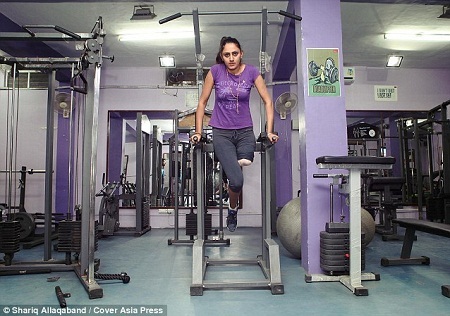 Vũ điệu xúc động của cô gái một chân - 3 Vũ điệu Ấn Độ xúc động của cô gái một chân