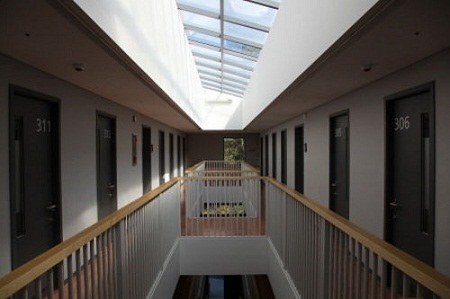 “Vào tù” để giảm căng thẳng, trầm uất ở Hàn Quốc