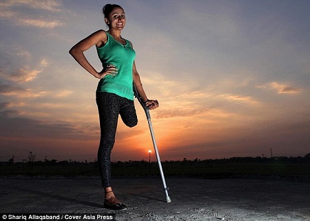 Vũ điệu xúc động của cô gái một chân - 5 Vũ điệu Ấn Độ xúc động của cô gái một chân