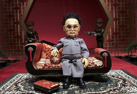 Hollywood sắp ra mắt phim ám sát ông Kim Jong-un - 9 Cảnh trong phim “Team America: World Police” (2004)
