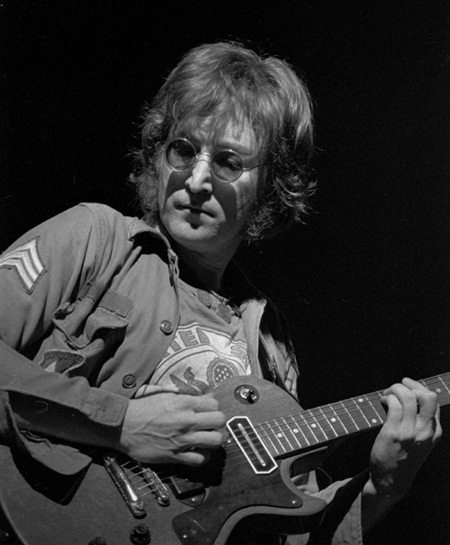 Cựu thành viên The Beatles vật lộn để thoát khỏi hào quang - 3 John Lennon