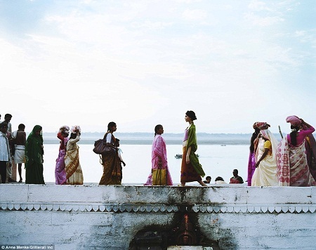 Vẻ đẹp của “thời trang mưu sinh”