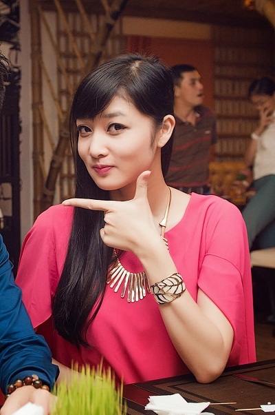 Triệu Thị Hà tái xuất xinh đẹp sau lùm xùm trả vương miện - 1 Triệu Thị Hà tái xuất xinh đẹp sau lùm xùm trả vương miện