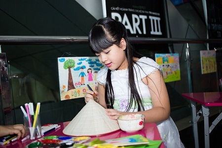 Chiều Xuân “khoe” con gái đáng yêu trong ngày hội gia đình - 3 Hồng Khanh tham gia trò chơi dành cho các bé và gia đình