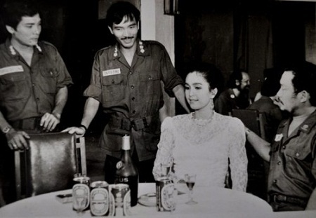 Thương Tín (ngoài cùng bên trái) cùng diễn viên Diễm My, Chánh Tín.