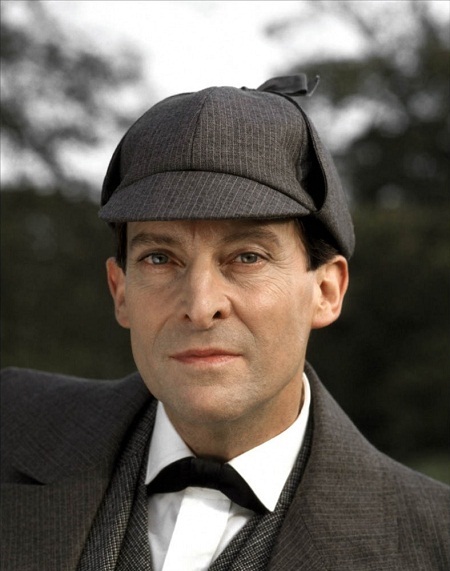 Vẻ ngoài hấp dẫn của Sherlock Holmes trên màn ảnh - 7 Jeremy Brett: