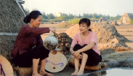 Dàn diễn viên "Của để dành" giờ ra sao? - 4 Thu Hường (trái) trong phim Vũ khúc ánh trăng