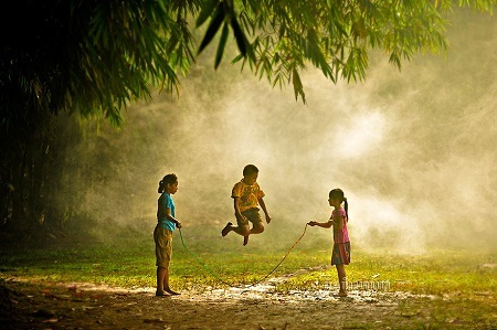 Hình ảnh tuyệt đẹp về niềm vui trẻ thơ - 26 Trẻ em Indonesia.