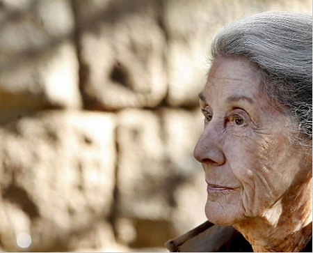 Nữ nhà văn từng đoạt giải Nobel Văn học qua đời - 5 Bà Nadine Gordimer (trái) và ông Nelson Mandela (phải)