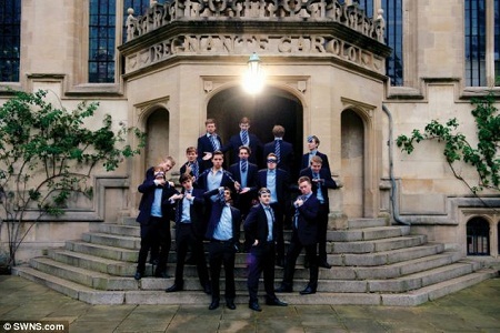 Ca sĩ nghiệp dư “gây sốt” trên mạng - 5 Nam sinh của Đại học Oxford cover lại bản hit “Hips Don’t Lie” của Shakira