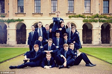 Ca sĩ nghiệp dư “gây sốt” trên mạng - 6 Nam sinh của Đại học Oxford cover lại bản hit “Hips Don’t Lie” của Shakira