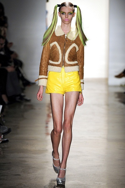 Góc khuất khó lường về người mẫu ép cân - 3 Người mẫu siêu gầy đang trở thành vấn nạn trong ngành thời trang thế giới.