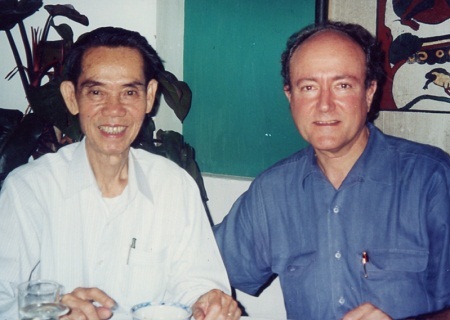 Trang web về Phạm Xuân Ẩn chính thức ra mắt - 2 Thiếu tướng Phạm Xuân
Ẩn và Giáo sư Larry Berman