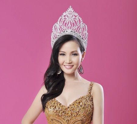 Hoa hậu Sương Đặng khoe vai trần quyến rũ - 9 Tin:
