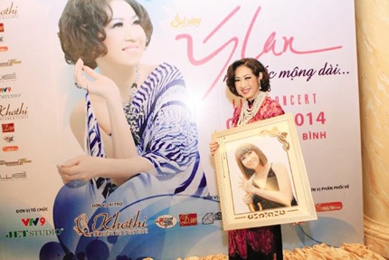 Ca sĩ Ý Lan vừa có cuộc họp báo công bố liveshow sẽ diễn ra vào 9/8 tới. Ảnh: TL