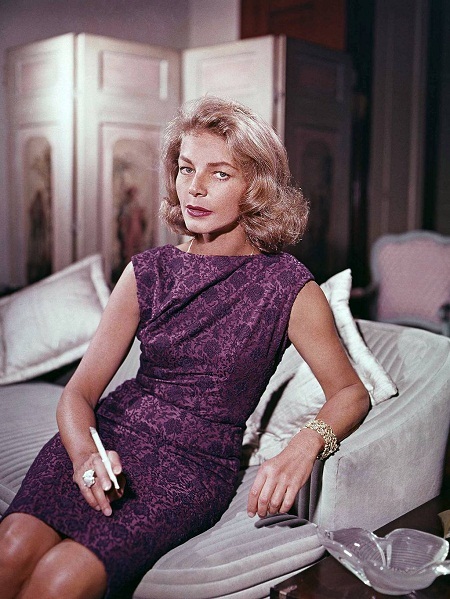 Cuộc đời viên mãn của nữ diễn viên thuộc thế hệ vàng Hollywood - 17 Lauren Bacall chụp hình tại nhà riêng ở New York hồi năm 1965.
