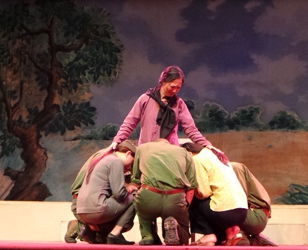 Họ đã dùng đủ mọi lỹ lẽ để thuyết phục các con không nên manh động, không nên sai lầm hơn nữa.