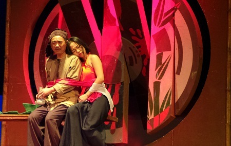 Đứng trước hình dạng mới, Trương Ba không khỏi bàng hoàng, đau đớn.