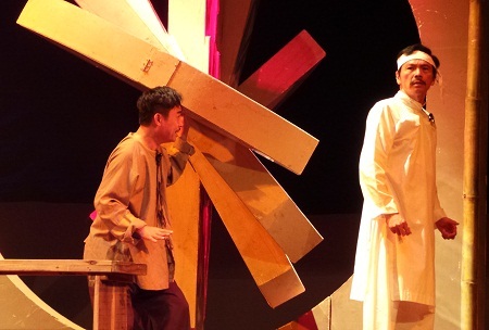 Đứng trước hình dạng mới, Trương Ba không khỏi bàng hoàng, đau đớn.