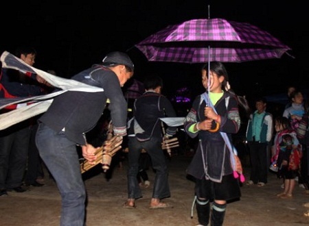 Chợ tình vẫn mãi là nét văn hóa đặc trưng của Sapa trong mắt du khách Việt Nam cũng như nước ngoài.