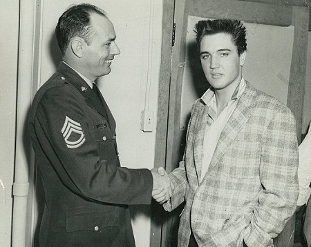 Những ngày tháng cuối đời của Elvis Presley qua lời kể của người tình - 6 Ở thập niên 1950-1960, Elvis Presley là ông vua của Hollywood và cũng là ông vua nhạc rock ‘n roll.