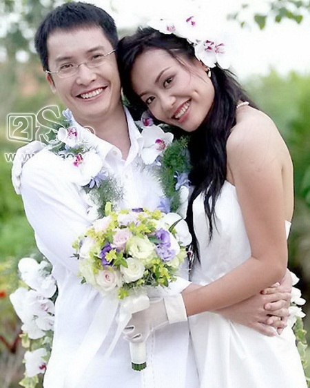 Gặp lại dàn diễn viên phim "Người đẹp Tây Đô" - 15 Hồng Ánh và chồng trong ngày cưới.