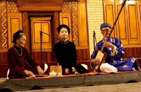 Cứu ca trù khỏi “tình trạng khẩn cấp” - 1 Nghệ thuật ca trù ngày một phổ biến hơn trong cộng đồng.