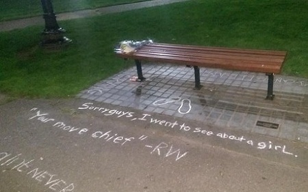 Cô khỉ đột bật khóc khi biết tin tài tử Robin Williams qua đời - 7 Robin Williams đã đến chơi với Koko và giúp cô khỉ cái vượt qua nỗi buồn mất một người bạn yêu quý.