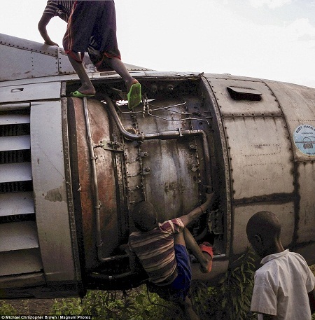 Sân chơi thiên đường của trẻ nghèo là từ... sân bay bỏ hoang - 9 Một góc sân bay quốc tế Goma bị bỏ hoang.