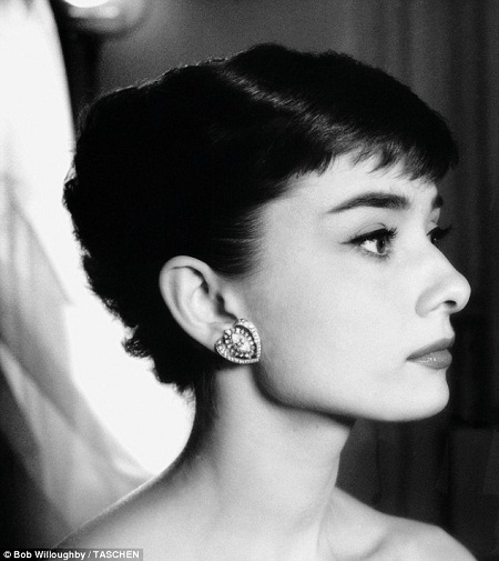 Những bức ảnh hiếm của huyền thoại điện ảnh Audrey Hepburn - 9 Cận cảnh nhan sắc người đẹp.