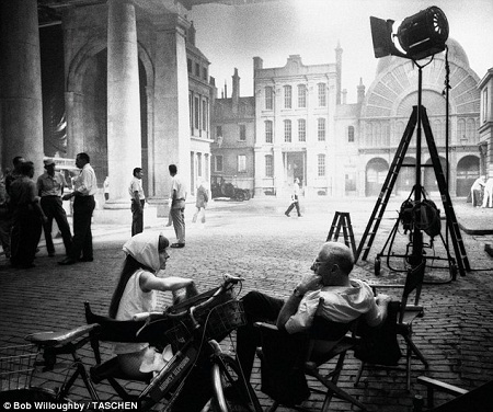 Những bức ảnh hiếm của huyền thoại điện ảnh Audrey Hepburn - 10 Cận cảnh nhan sắc người đẹp.