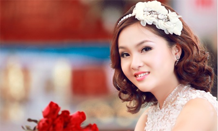 Thủ khoa ngày ấy - bây giờ: Lên xe hoa, tiếp tục thủ khoa - 1 Gương mặt xinh xắn của nữ thủ khoa kép Bùi Quỳnh Anh.