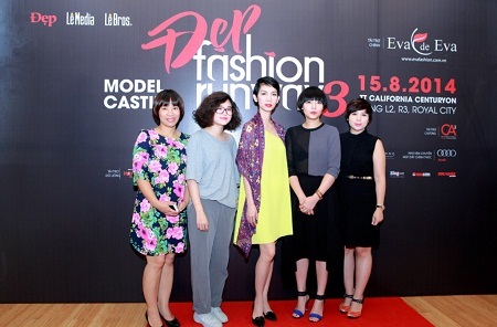 Ấn tượng hình ảnh tuyển mẫu trực tiếp của Đẹp Fashion Runway 3 - 7 Siêu mẫu Xuân Lan rất nhiệt tình hướng dẫn các thí sinh tham dự buổi casting.