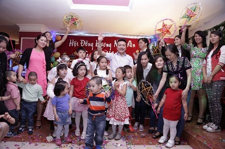 Tết Trung thu ấm lòng với trẻ Việt tại Mátxcơva - 3 Trẻ em ở Hội đồng hương Nghệ An vui đón Tết Trung thu
