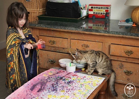 Cô bé mắc chứng tự kỷ gây sửng sốt với tài năng hội họa - 13 Bích Ngọc