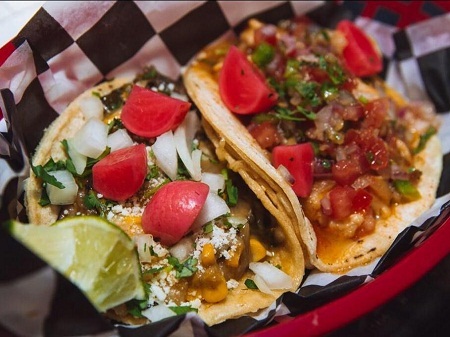 Bánh mì là một trong những thức ăn… giải rượu tuyệt vời nhất - 5 Tacos - món bánh thịt chiên dòn đặc trưng của Mexico