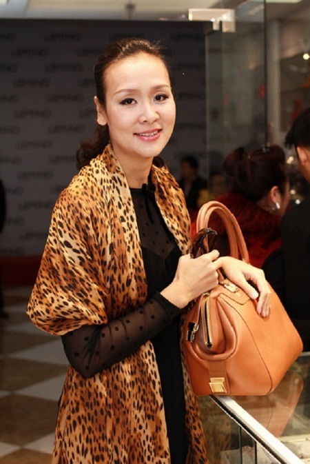 Siêu mẫu chân dài 1,15m trải lòng về cuộc hôn nhân sớm