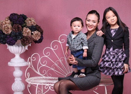 Trần Bảo Ngọc và hai con.