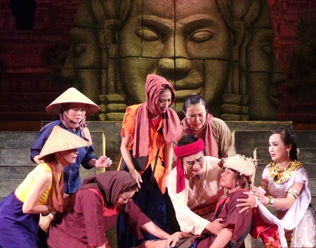 Pơliêm buộc phải rời bỏ kinh thành để vào rừng sống, tránh khỏi họa diệt vong.