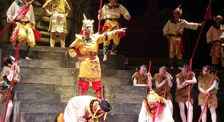 Trở về kinh thành, Pơliêm xử tội những kẻ gian ác.