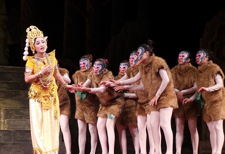 Subakha lệnh cho vua khỉ Hanuman mang Sita vào rừng giết chết, rồi đem trái tim Sita về cho mụ.