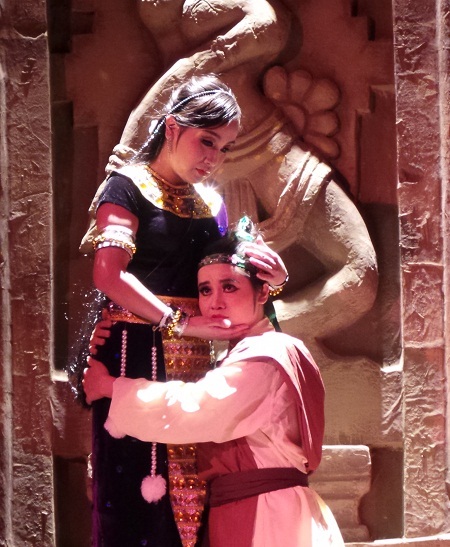 Vua khỉ Hanuman trở về, lật mặt nạ Subakha và giúp đức vua nhìn ra sự thật.