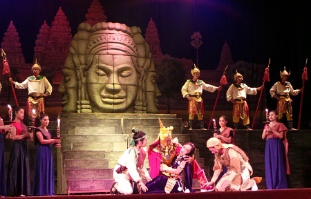 Nàng không biết rằng đó chỉ là một kế của Pơliêm những mong gia đình đoàn tụ.