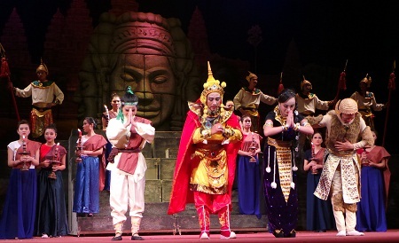 Các nghệ sĩ của Nhà hát chèo Hà Nội đã có một đêm diễn rất thành công.