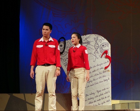 Ngay cả gia đình cũng không ủng hộ sự trung thực, ngay thẳng của Châu.