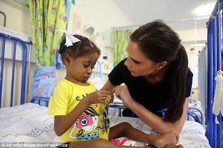 Hình ảnh đẹp về Victoria Beckham trong các hoạt động thiện nguyện - 7 Bà Beck khẳng định rằng chuyến đi tới Nam Phi là một “trải nghiệm thay đổi cuộc đời”.