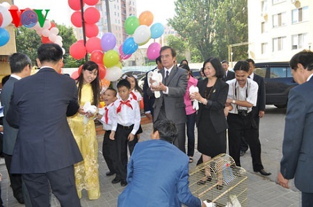 Thả chim bồ câu mong ước hòa bình