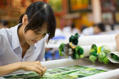 Cha đẻ của trào lưu ảnh gây sốt trên thế giới đã tới Việt Nam - 10 “Mục tiêu lớn nhất trong cuộc đời bạn là gì?” - “Là tự lo được cho cuộc sống của mình”.